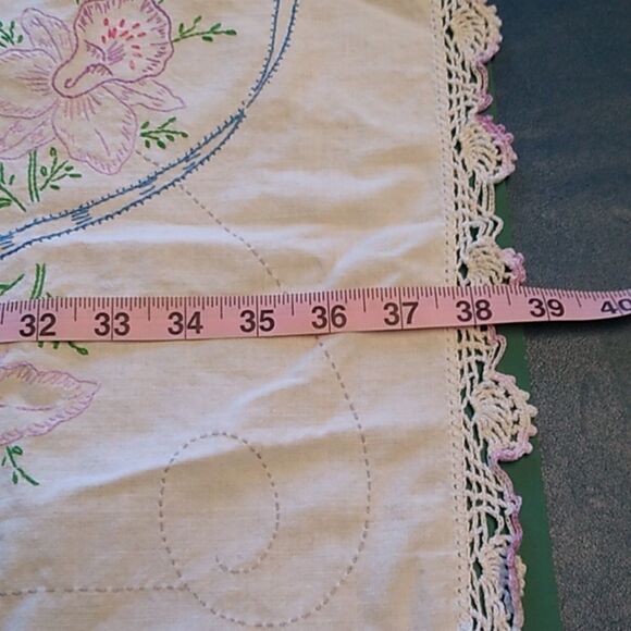 Vintage Dresser Scarf Purple Tulips Embroidered Lacey Scalloped Edge Cottagecore - Picture 5 of 9